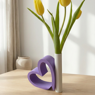 Vază inimă cu eprubetă pentru flori uscate, realizată prin printare 3D din PLA, design minimalist de culoare albă.